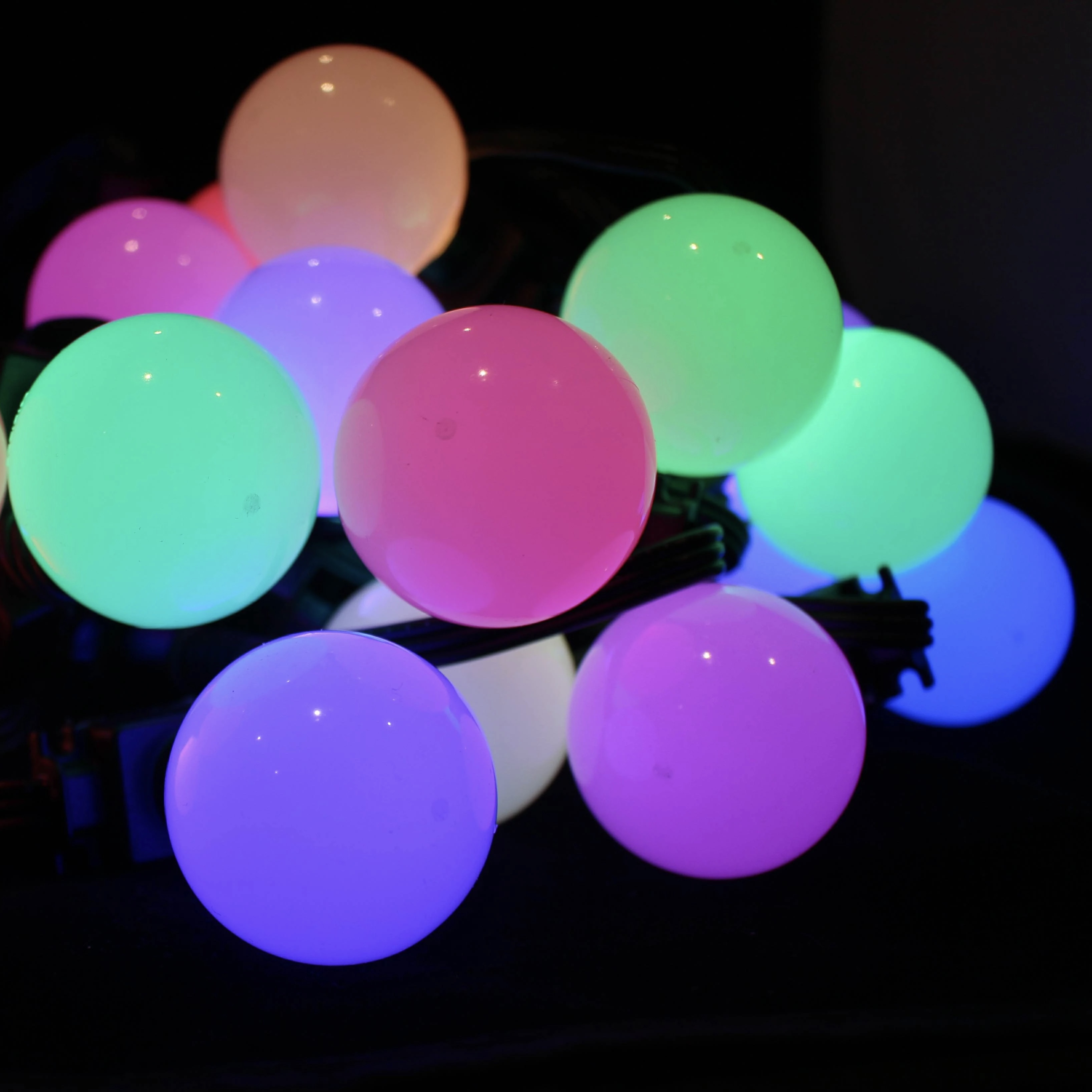 Какого эффекта от использования можно достичь наружным освещением RGB?